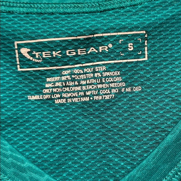 Lot of Four Women's Athletic Workout Tops - Fuchsia, Teal, Heather, Purple - Picture 9 of 14